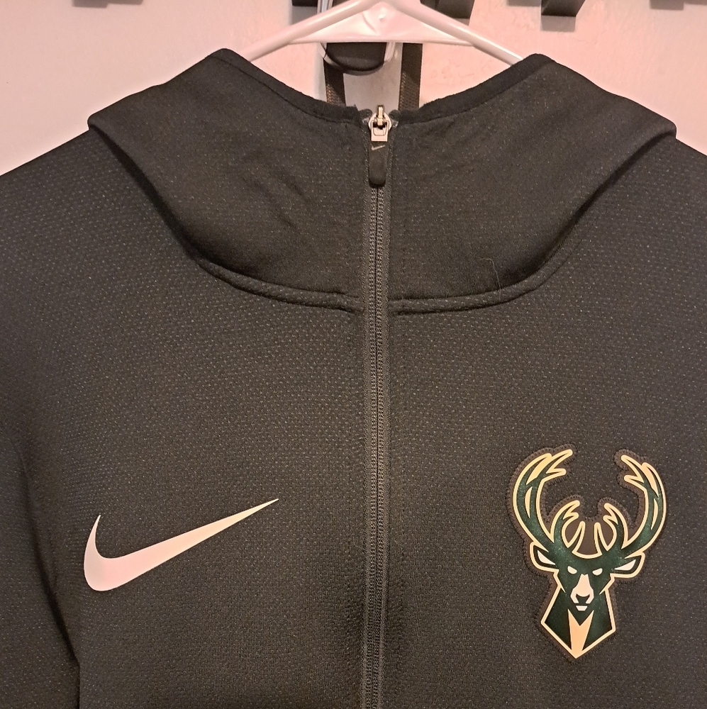 Nike milwaukee bucks showtime zip up jacket, black size large